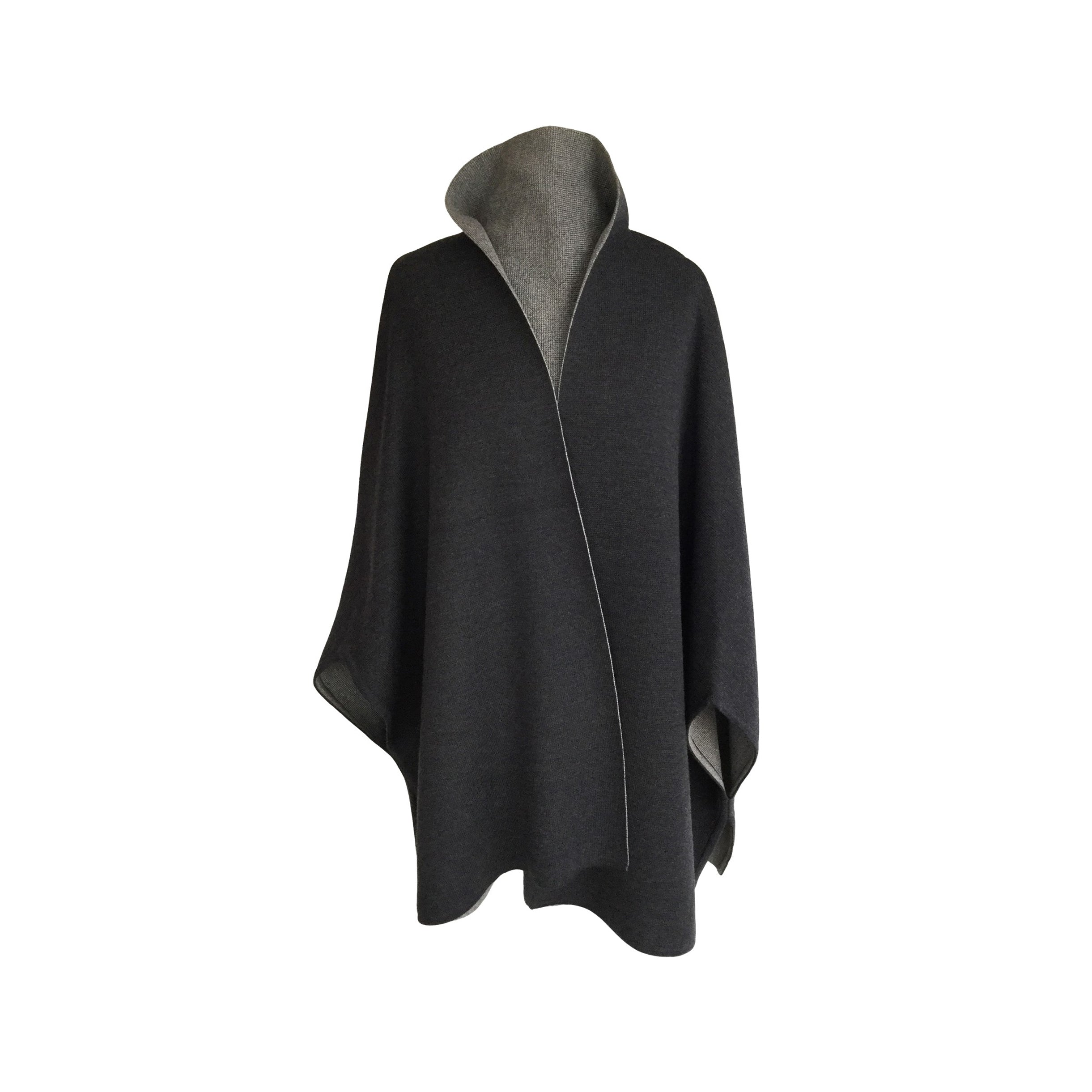 MantelCape aus Merinowolle – Made in Austria