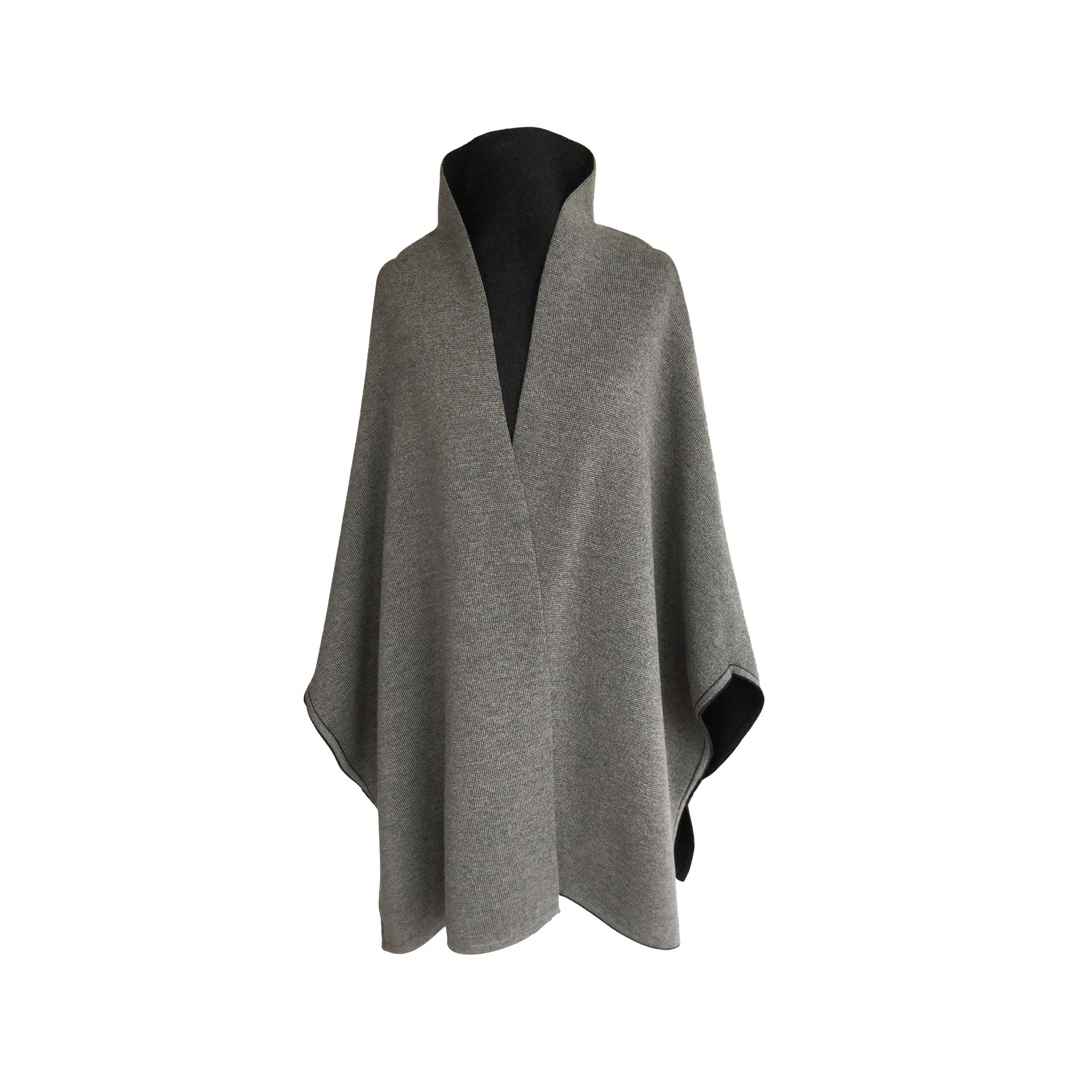 MantelCape aus Merinowolle – Made in Austria