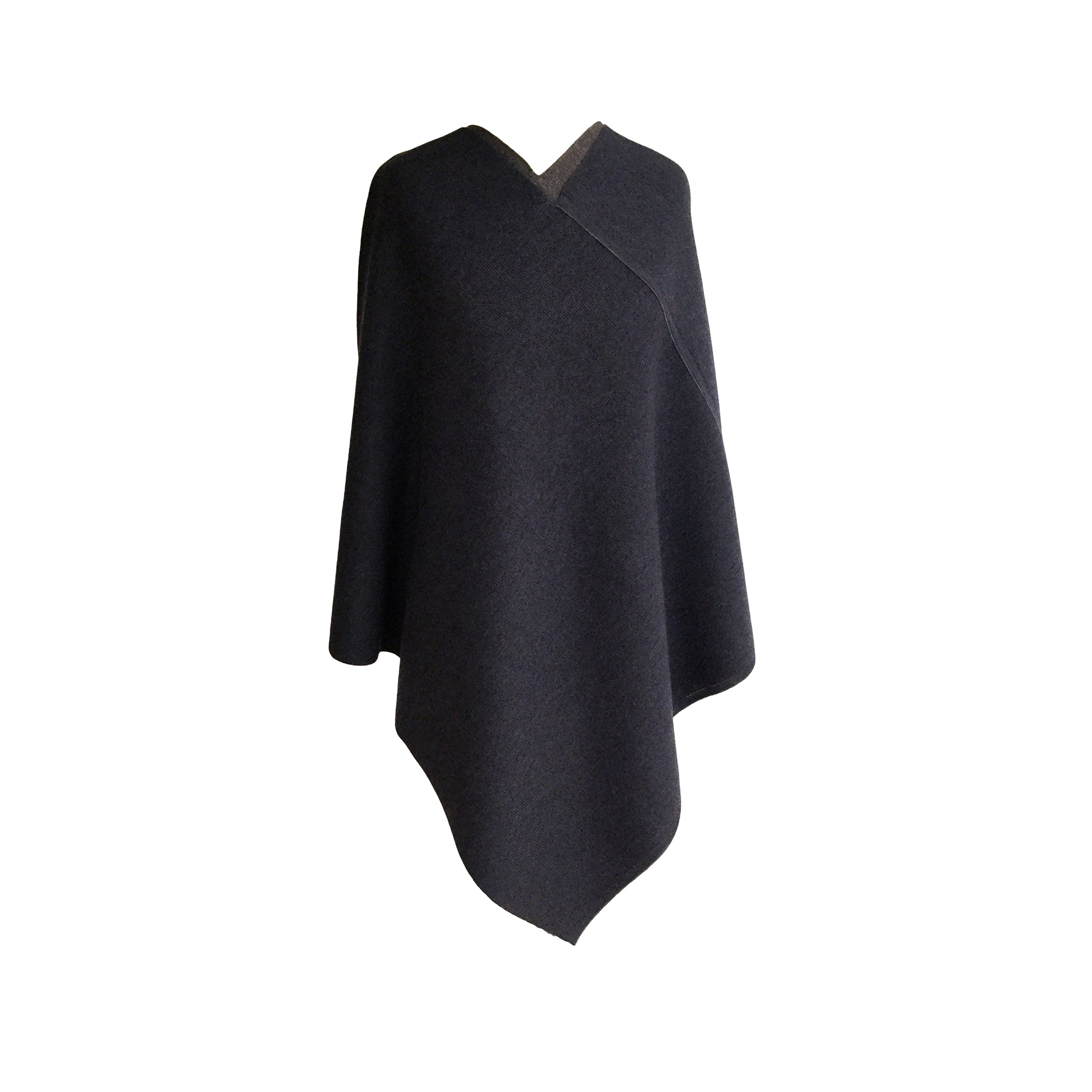 DreieckPoncho dick aus Merinowolle – Made in Austria
