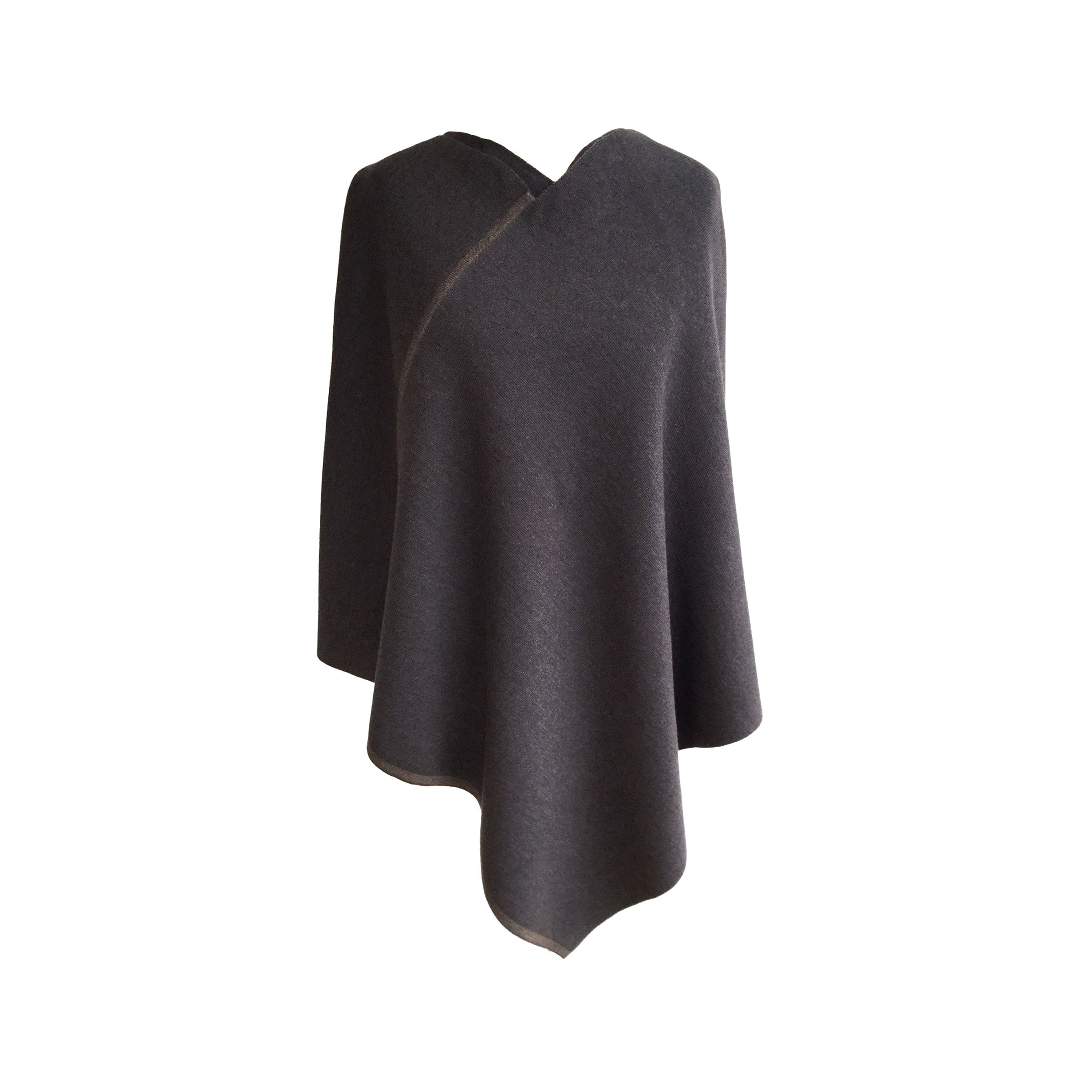 DreieckPoncho dünn aus Merinowolle – Made in Austria