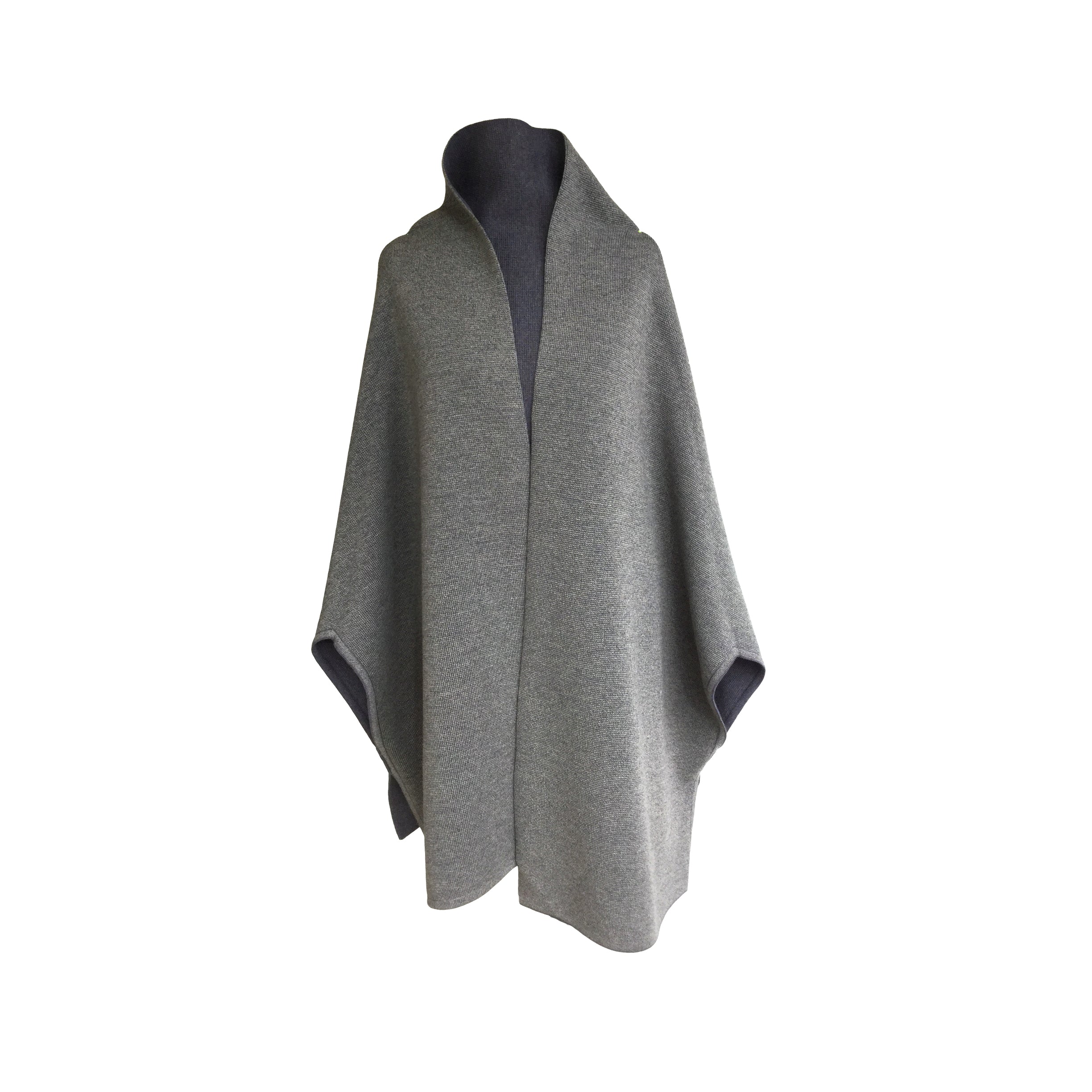 MantelCape aus Merinowolle – Made in Austria