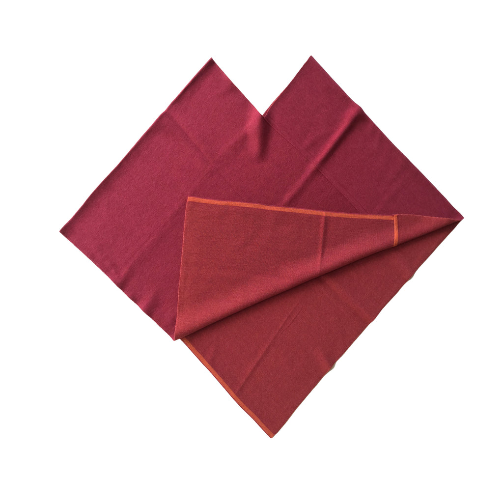 DreieckPoncho dünn aus Merinowolle – Made in Austria