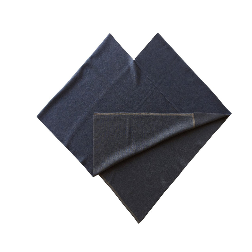 DreieckPoncho dünn aus Merinowolle – Made in Austria