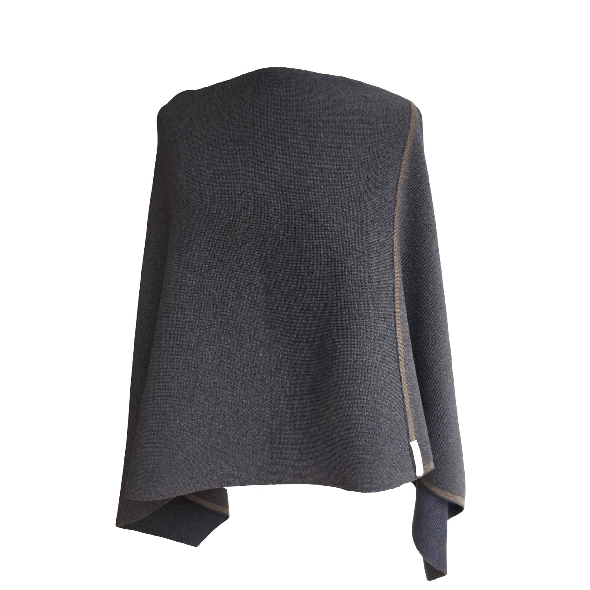 DreieckPoncho dünn aus Merinowolle – Made in Austria