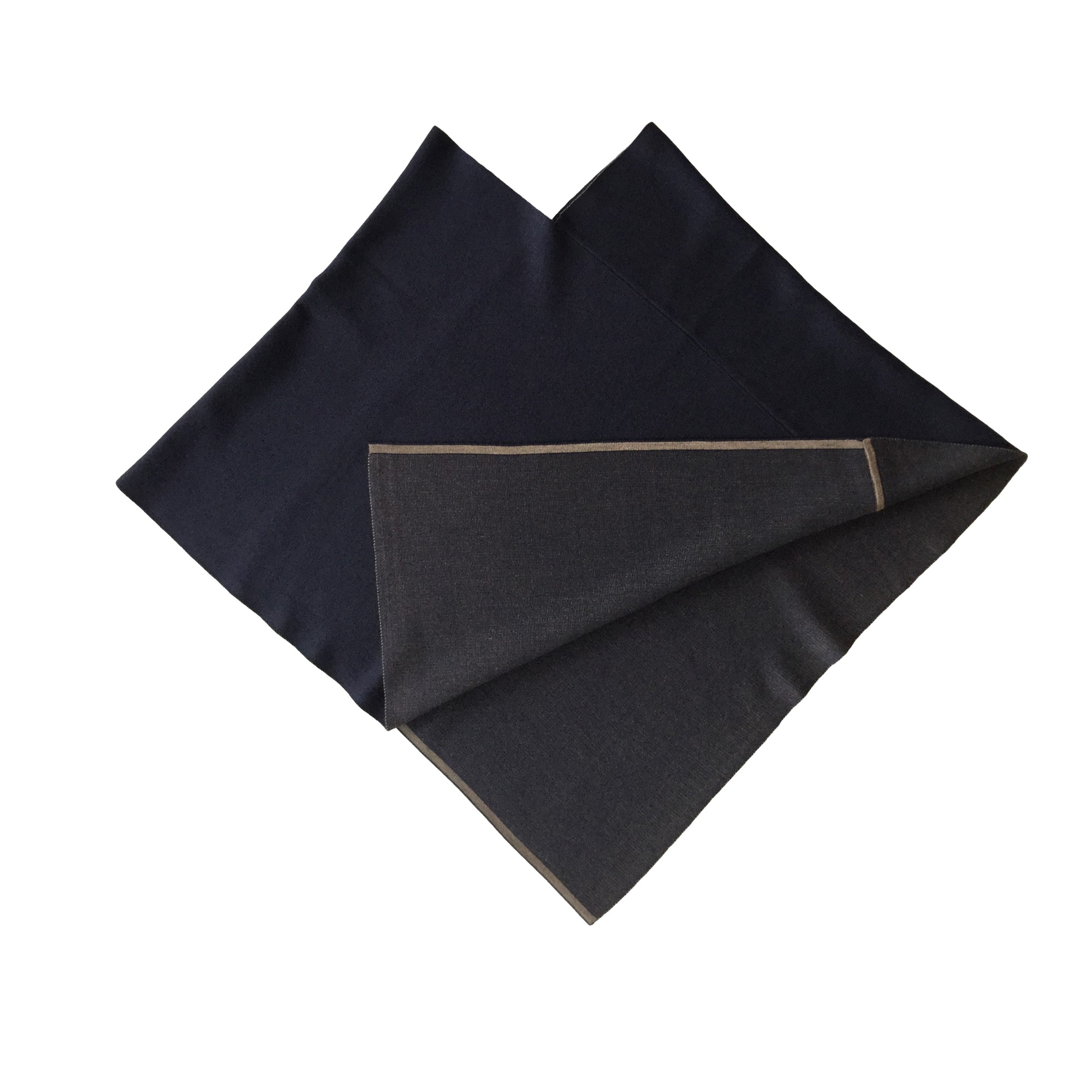 DreieckPoncho dünn aus Merinowolle – Made in Austria
