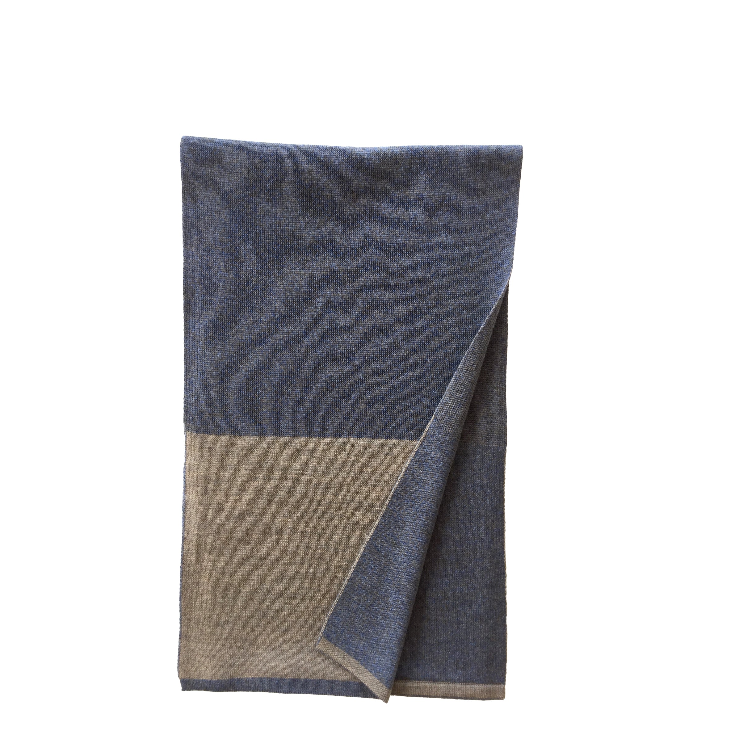 SchlaufenSchal aus Merinowolle – Made in Austria